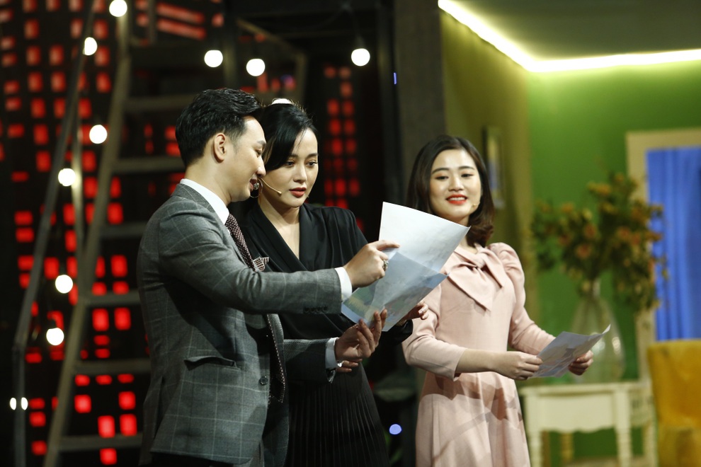 Phương Oanh có ưng thiếu gia đeo nhẫn kim cương hột xoàn, đồng hồ đắt đỏ? - 2 Phương Oanh có ưng thiếu gia đeo nhẫn kim cương hột xoàn, đồng hồ đắt đỏ? - 2