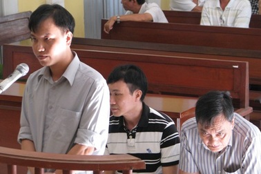 Hoãn phiên tòa vụ “Dùng nhục hình” 7 thanh niên bị oan sai