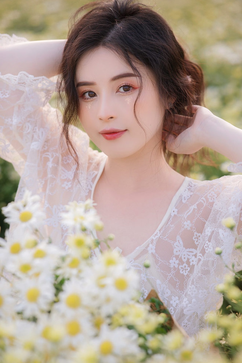 Hot girl xuất hiện táo bạo trên sóng livestream bất ngờ lên xe hoa với trai trẻ kém tuổi - 10 Hot girl xuất hiện táo bạo trên sóng livestream bất ngờ lên xe hoa với trai trẻ kém tuổi - 10