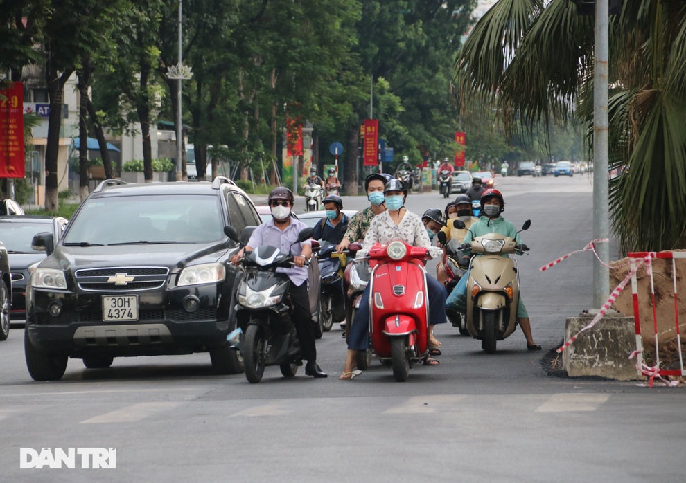 Diện mạo mới đường Liễu Giai - Văn Cao sau khi được mở rộng thêm 4 làn xe - 4 Diện mạo mới đường Liễu Giai - Văn Cao sau khi được mở rộng thêm 4 làn xe - 4
