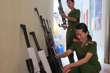 Lỡ cướp cò, bắn tiếp làm chết nạn nhân