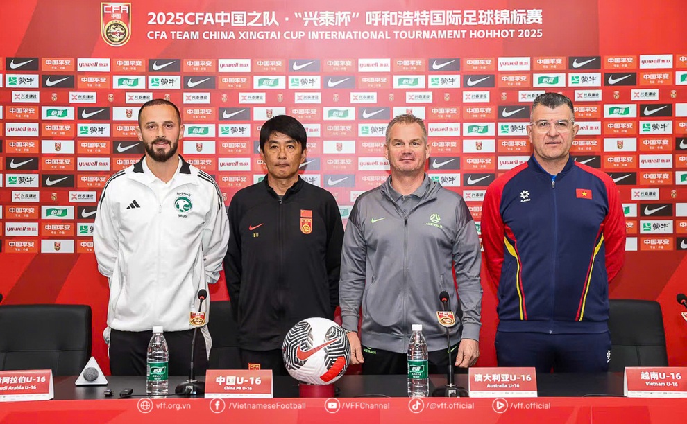 HLV Cristiano Roland tự tin khi U16 Việt Nam đối đầu Australia, Trung Quốc - 1 HLV Cristiano Roland tự tin khi U16 Việt Nam đối đầu Australia, Trung Quốc - 1