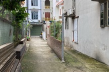 Hà Nội: Phường Yên Nghĩa nói gì vụ hộ dân xây tường rào chắn ngõ đi chung?