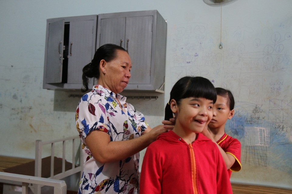 Người mẹ đặc biệt của những đứa con ngây dại - 2 Người mẹ đặc biệt của những đứa con ngây dại - 2