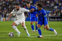 Real Madrid tạm chiếm ngôi đầu bảng La Liga của Barcelona