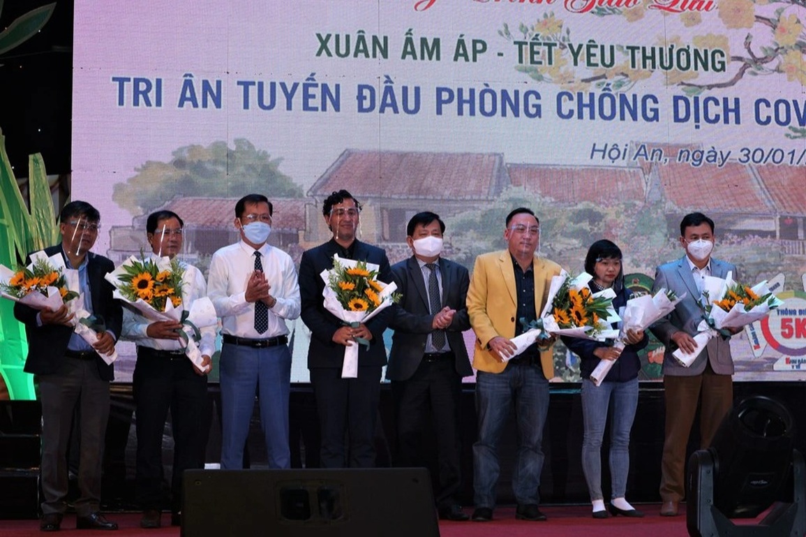 Hội An tri ân, tôn vinh những người hùng tuyến đầu chống dịch - 10 Hội An tri ân, tôn vinh những người hùng tuyến đầu chống dịch - 10
