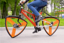 Xem quá trình chế tạo chiếc xe đạp bánh hình tam giác độc nhất vô nhị