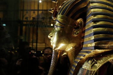 Giải mã bí ẩn thủy tinh vàng ở lăng mộ Pharaoh Tutankhamun