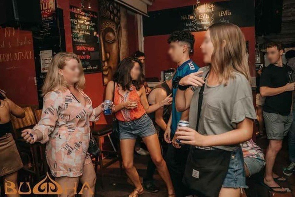 Phong tỏa một tầng ở Masteri Thảo Điền liên quan ổ dịch bar Buddha - 1 Phong tỏa một tầng ở Masteri Thảo Điền liên quan ổ dịch bar Buddha - 1