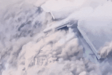 Cầu mới khánh thành ở Trung Quốc bị sập vì lở đất