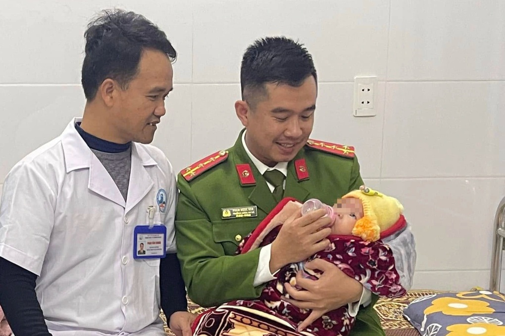 Bé trai bị bỏ rơi trong giá lạnh cùng bình sữa còn ấm - 1 Bé trai bị bỏ rơi trong giá lạnh cùng bình sữa còn ấm - 1