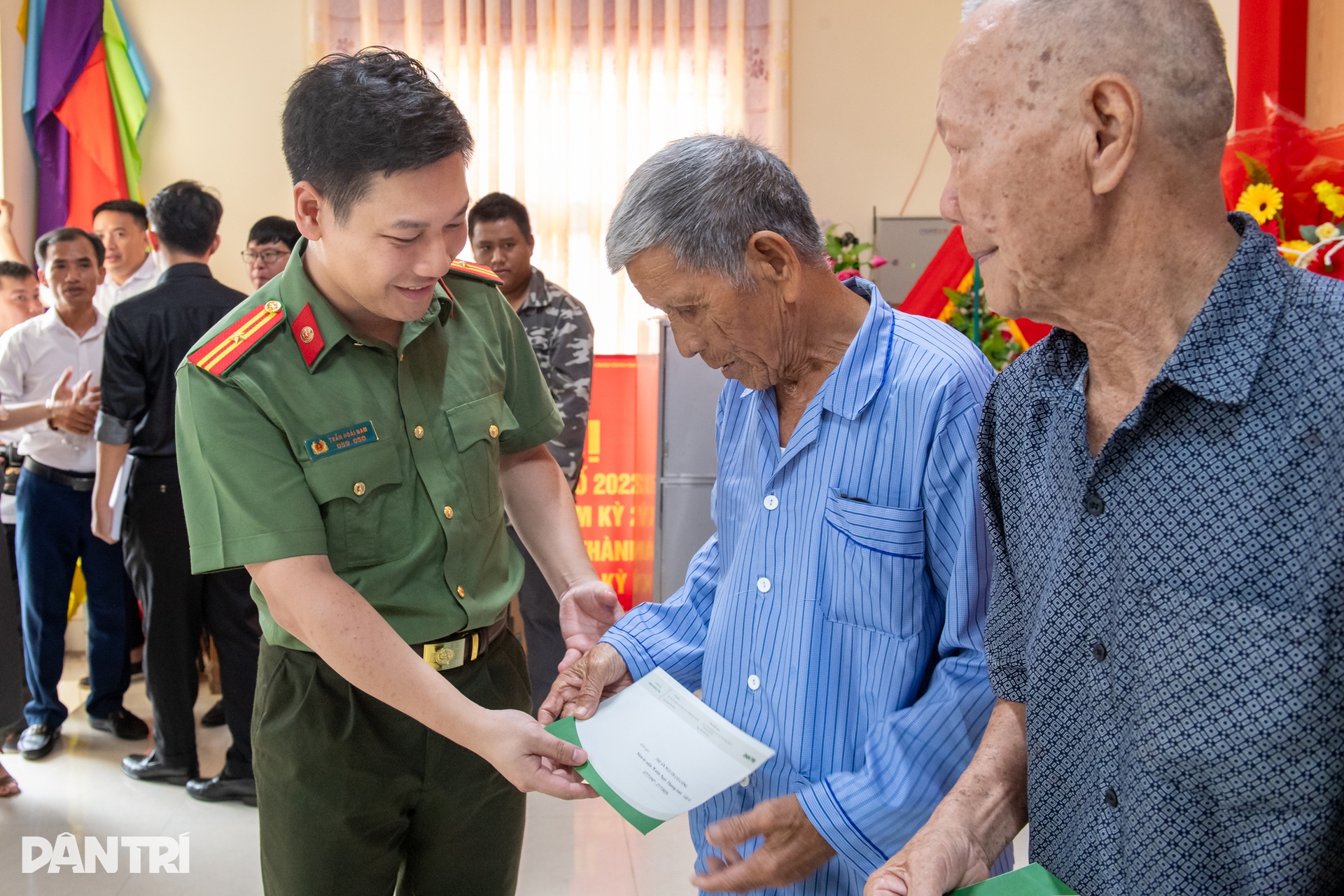 Khám bệnh miễn phí, tặng quà tri ân gần 300 người có công tại Quảng Trị - 30 Khám bệnh miễn phí, tặng quà tri ân gần 300 người có công tại Quảng Trị - 30