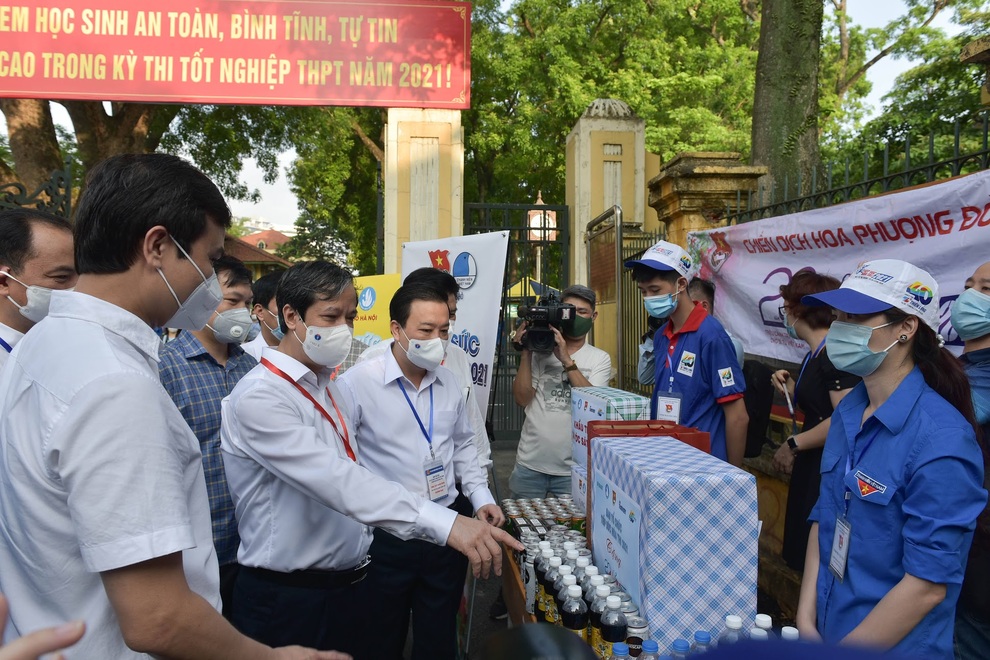 Bộ trưởng Nguyễn Kim Sơn thị sát điểm thi - 3 Bộ trưởng Nguyễn Kim Sơn thị sát điểm thi - 3