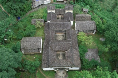 Dinh thự trăm tuổi xây gần 10 năm mới xong của lãnh chúa vùng Đông Bắc