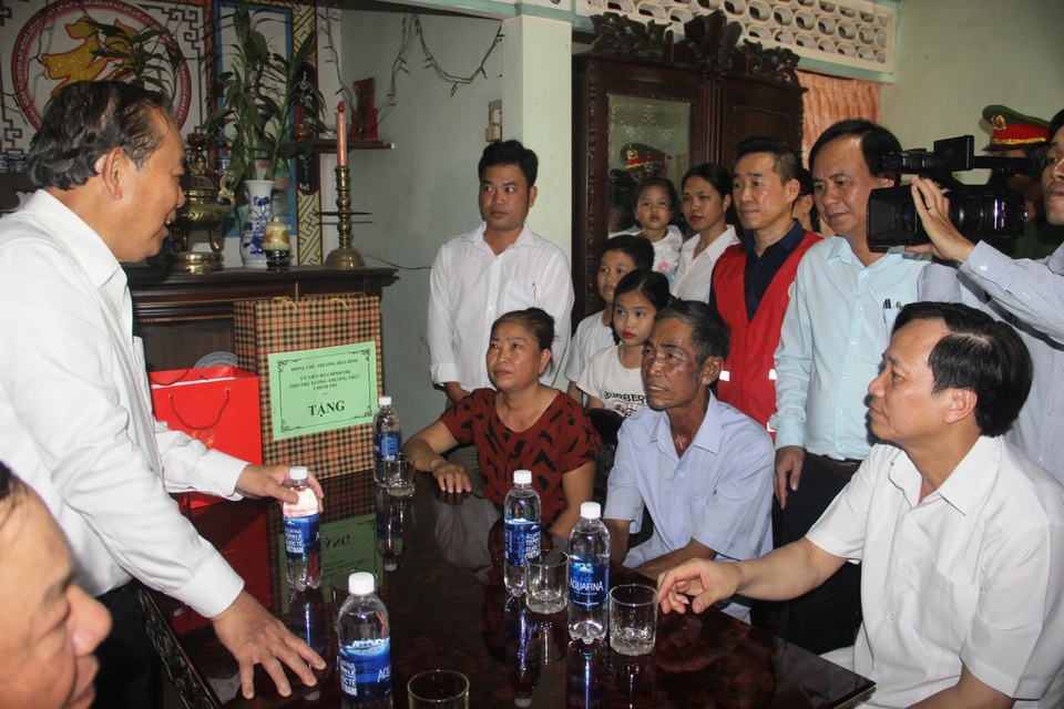 Phó Thủ tướng Chính phủ, Bộ trưởng Bộ LĐ-TBXH tri ân các anh hùng, liệt sĩ - 10 Phó Thủ tướng Chính phủ, Bộ trưởng Bộ LĐ-TBXH tri ân các anh hùng, liệt sĩ - 10