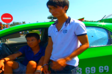 Chở ma túy rồi tông thẳng vào CSGT bỏ chạy