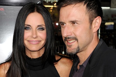Vợ chồng Courteney Cox thân thiết trong buổi công chiếu phim