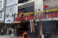 Cháy quán lẩu ếch ở Hà Nội, hàng trăm người hoảng loạn tháo chạy
