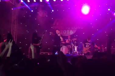 Sinh viên Hà Nội cuồng nhiệt với màn hát rock của nhóm Ngũ Cung