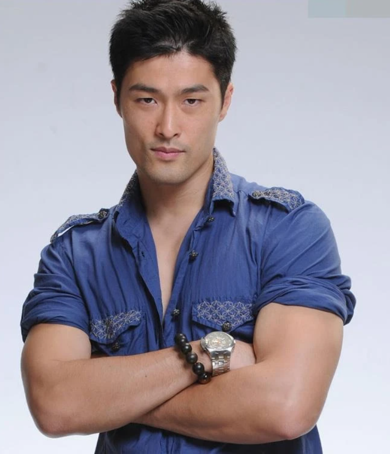 Johnny Trí Nguyễn: Từ tài tử phim hành động đến cuộc sống bí ẩn ở tuổi 51 - 1 Johnny Trí Nguyễn: Từ tài tử phim hành động đến cuộc sống bí ẩn ở tuổi 51 - 1