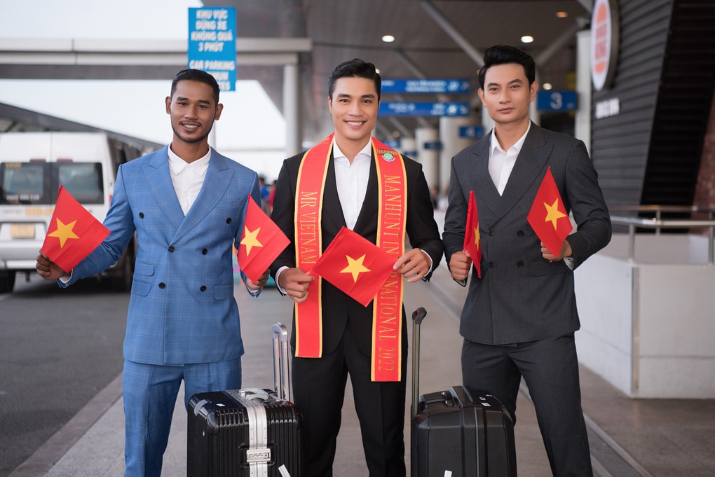 Trần Mạnh Kiên lên đường thi Nam vương Quốc tế 2022 - 2 Trần Mạnh Kiên lên đường thi Nam vương Quốc tế 2022 - 2