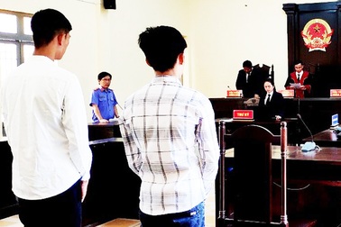 Hai học sinh cướp giật được hưởng án treo để đi học