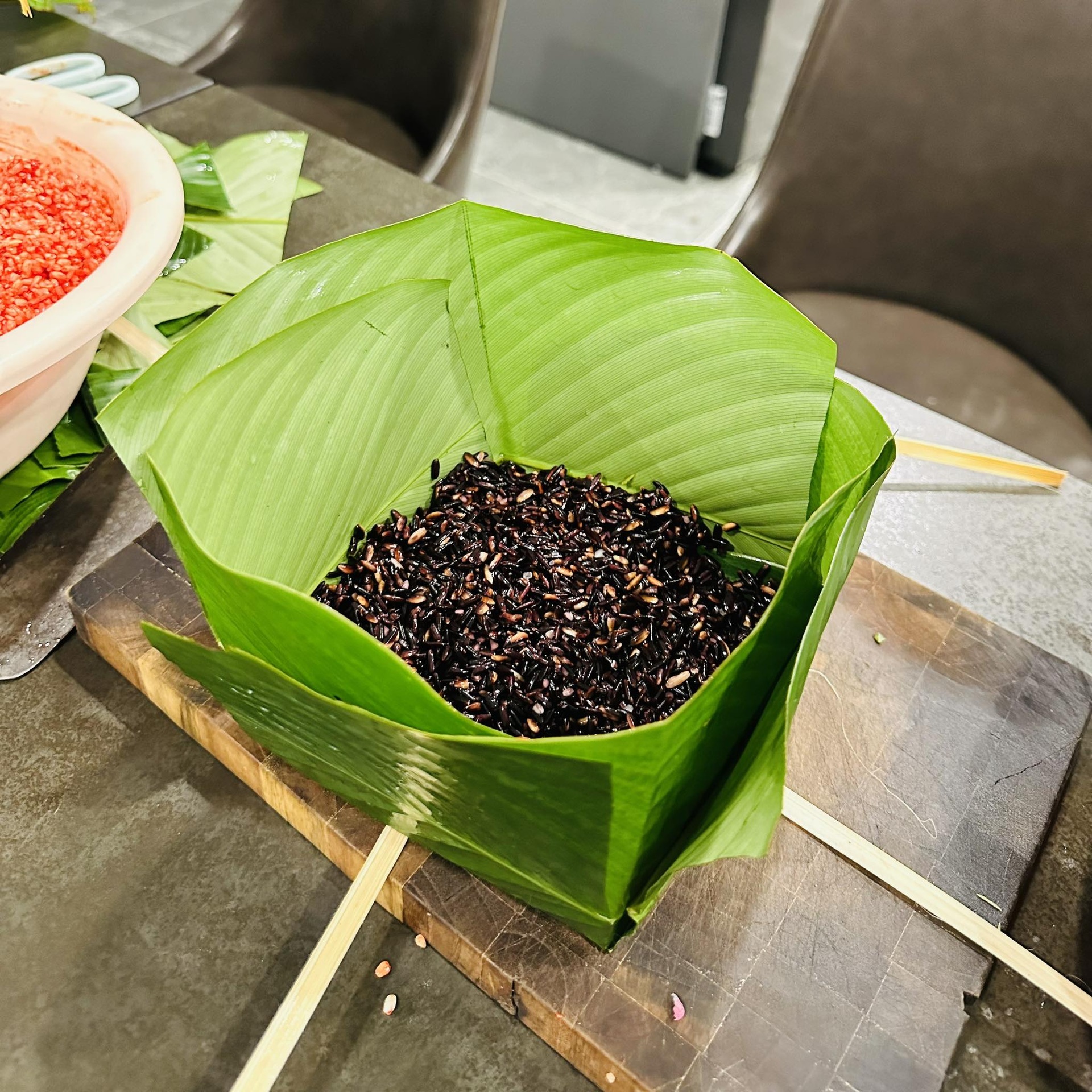 Mẹ đảm Hà Nội trổ tài nấu bánh chưng, bánh tét bằng nồi áp suất chỉ 80 phút - 4
