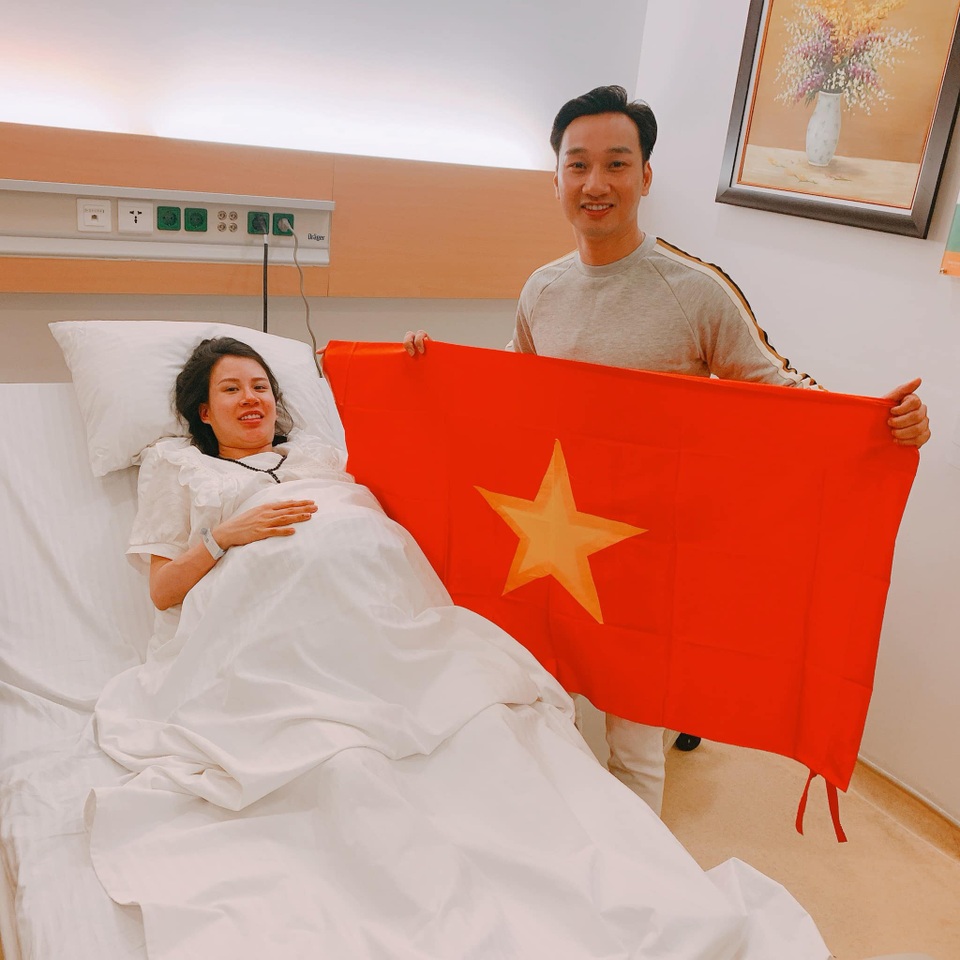 Nghệ sĩ Việt vỡ oà, nghẹn ngào khi U22 Việt Nam đoạt HCV SEA Games - 8 Nghệ sĩ Việt vỡ oà, nghẹn ngào khi U22 Việt Nam đoạt HCV SEA Games - 8