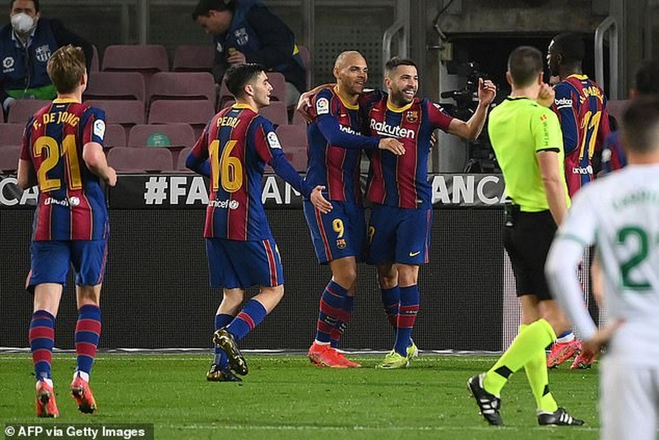 Messi lập cú đúp, Barcelona chỉ còn kém Real Madrid 2 điểm - 3 Messi lập cú đúp, Barcelona chỉ còn kém Real Madrid 2 điểm - 3