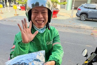 Người đàn ông làm phụ hồ, chạy xe ôm 12 năm để kiếm tiền vào đại học