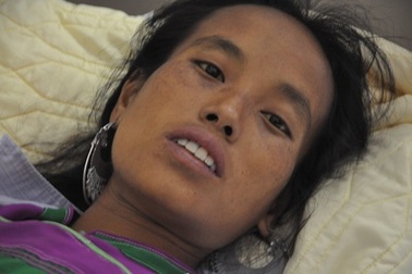 “Tao không có tiền chữa bệnh, nhưng mày không được chết đâu”