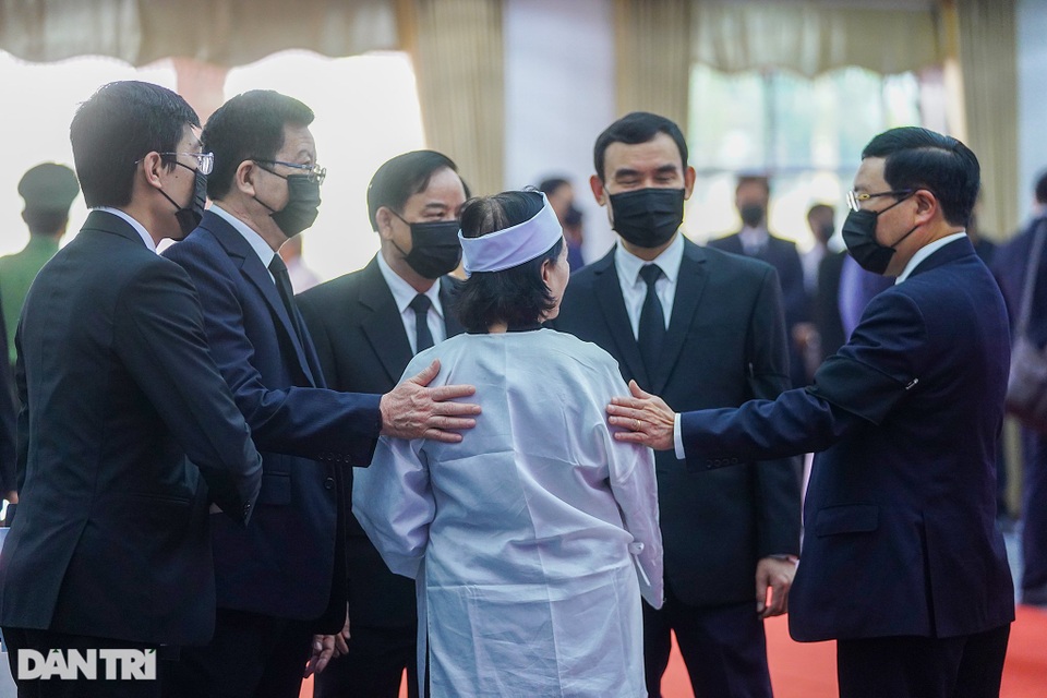 Nguyên Phó Thủ tướng Trương Vĩnh Trọng về nơi an nghỉ cuối cùng - 2 Nguyên Phó Thủ tướng Trương Vĩnh Trọng về nơi an nghỉ cuối cùng - 2