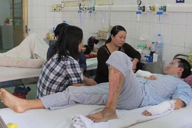 Vụ nổ khí gas: Cha mẹ chết lịm khi nghe 2 con tử nạn