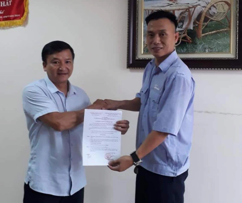 Tài xế buýt bò trên cầu Vĩnh Tuy: Giúp nhau một chút đời sẽ bớt khó khăn - 2 Tài xế buýt bò trên cầu Vĩnh Tuy: Giúp nhau một chút đời sẽ bớt khó khăn - 2