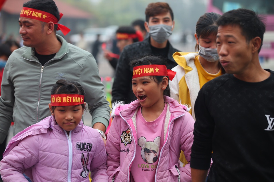 Bố mẹ Quang Hải tiếp lửa đội tuyển Việt Nam - 7 Bố mẹ Quang Hải tiếp lửa đội tuyển Việt Nam - 7