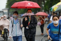 Hàng trăm công nhân bị cho thôi việc hoặc phải chấp nhận giảm nửa lương