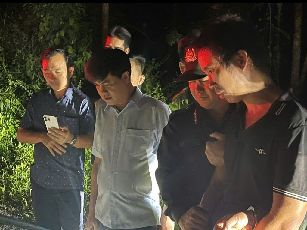 Lê Sỹ Tùng đứng ở lô cao su, xả súng bắn 3 người ở Đồng Nai - 4 Lê Sỹ Tùng đứng ở lô cao su, xả súng bắn 3 người ở Đồng Nai - 4