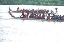 Công an, quân đội đua thuyền rồng sôi nổi tại Lễ hội sông nước TPHCM