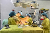 TPHCM: Va quẹt xe, bị đâm thủng tim nguy kịch ngay trước cửa nhà