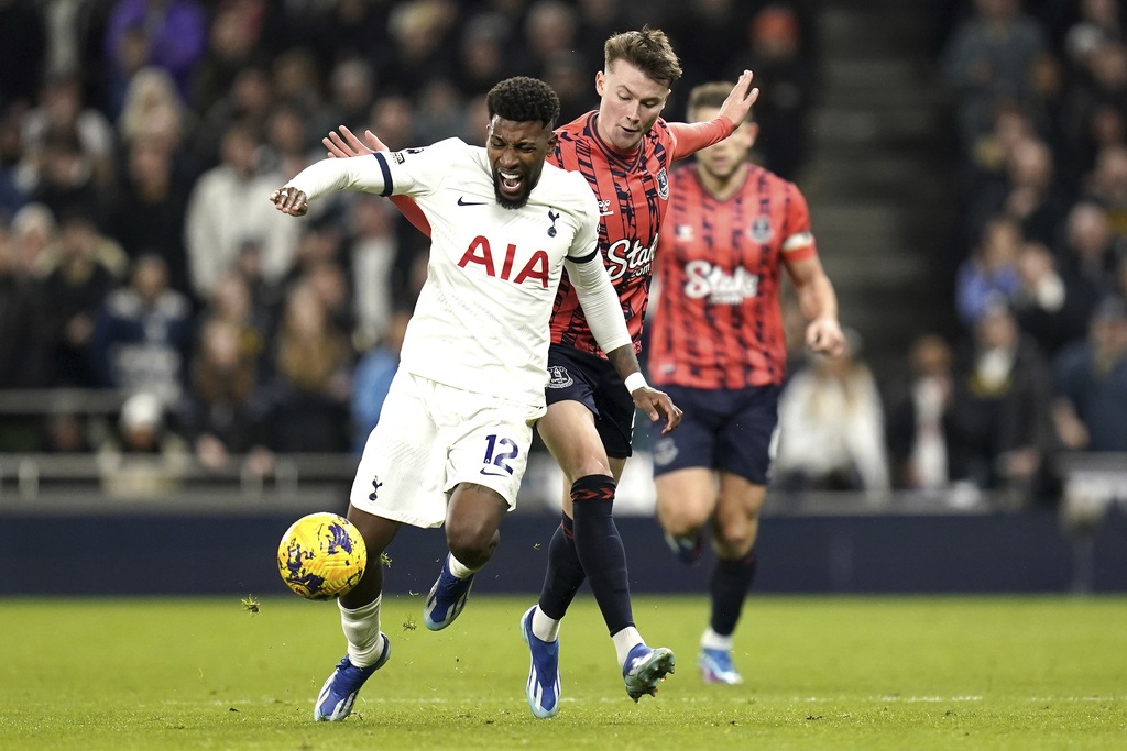 Tottenham đánh bật Man City khỏi top 4 - 1