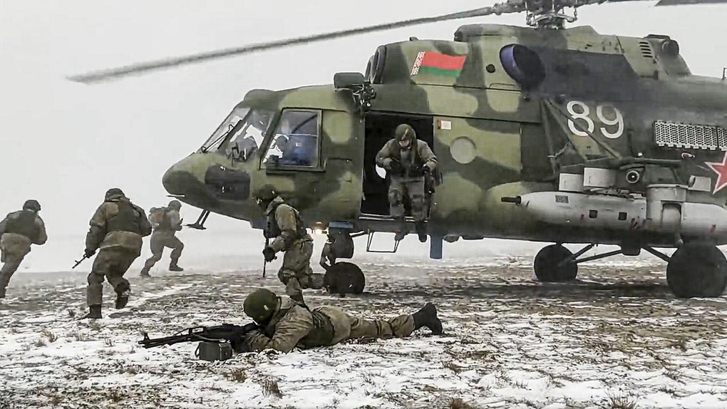 Belarus huy động các đơn vị lính dù tinh nhuệ áp sát biên giới Ukraine - 1 Belarus huy động các đơn vị lính dù tinh nhuệ áp sát biên giới Ukraine - 1