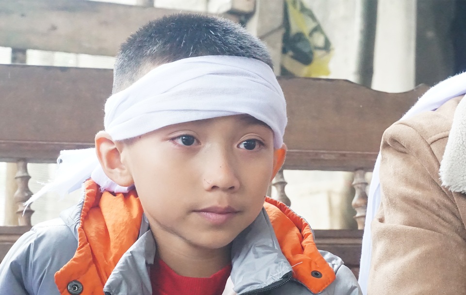 Nghẹn lòng cảnh chàng trai mồ côi thay bố mẹ chăm em, đêm nằm bếp ngủ - 3 Nghẹn lòng cảnh chàng trai mồ côi thay bố mẹ chăm em, đêm nằm bếp ngủ - 3