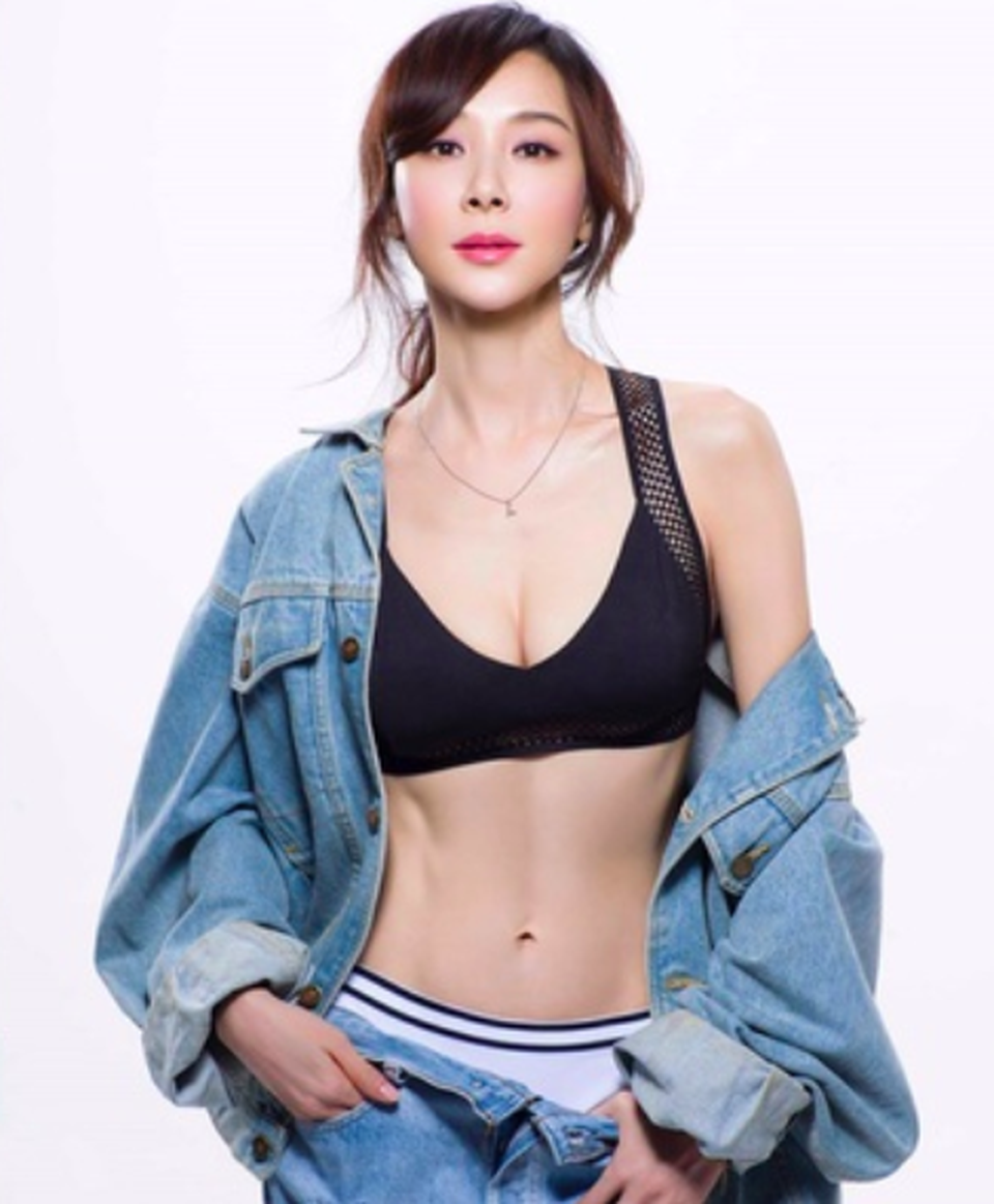 Nhan sắc rực rỡ của mỹ nhân xứ Đài ở tuổi 52 - 15 Nhan sắc rực rỡ của mỹ nhân xứ Đài ở tuổi 52 - 15