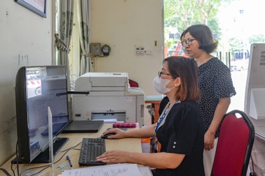 Nghỉ lễ 30/4, nữ cán bộ phường "giật mình" với cuộc điện thoại lúc nửa đêm