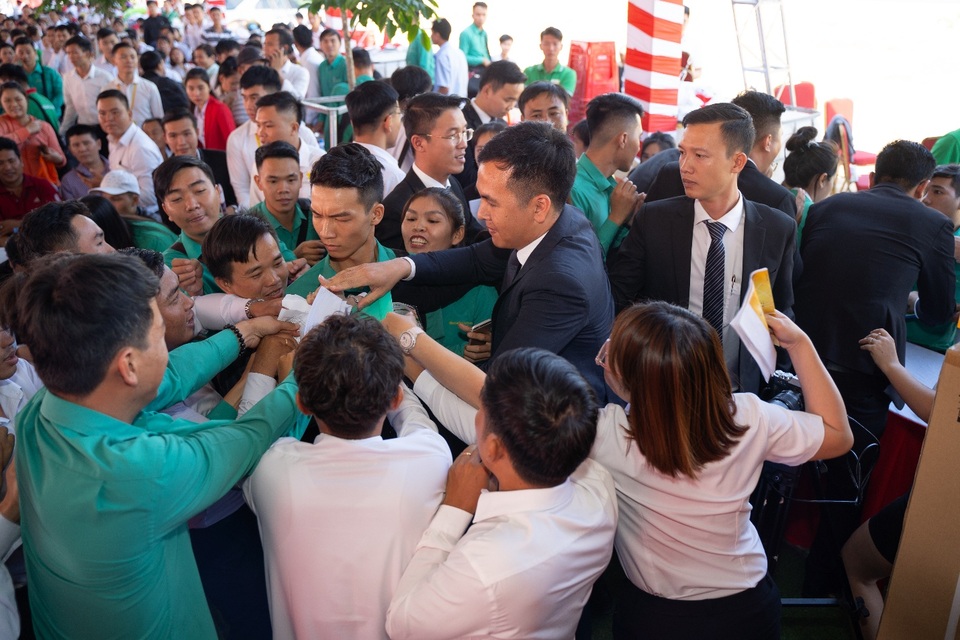 Chen chân giành suất mua đất nền Bình Dương - 2 Chen chân giành suất mua đất nền Bình Dương - 2