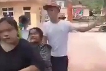 Phẫn nộ nữ sinh cấp 2 bị anh trai bạn tát, bắt quỳ gối ở sân trường