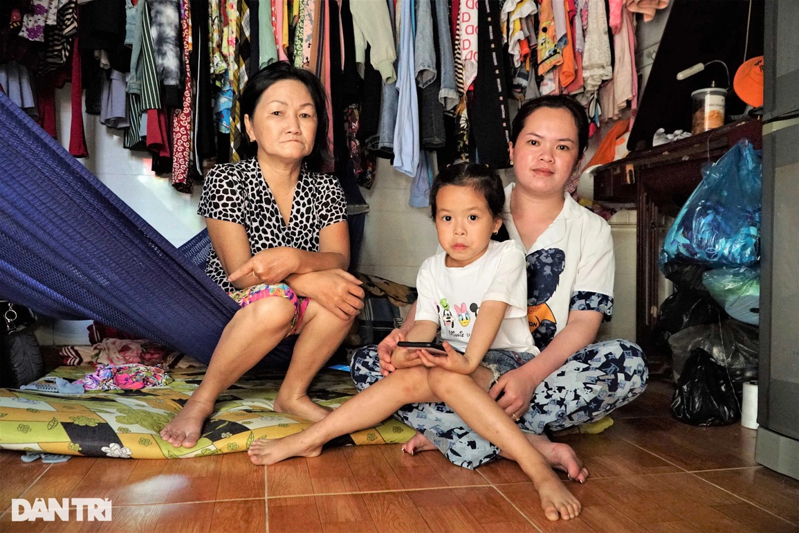 Cả năm làm không dư còn thiếu nợ đâu dám về quê ăn Tết - 2 Cả năm làm không dư còn thiếu nợ đâu dám về quê ăn Tết - 2