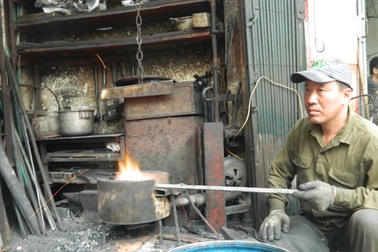 Cái nghề “nghiệp chướng” của người thợ rèn tài hoa đất kinh kỳ
