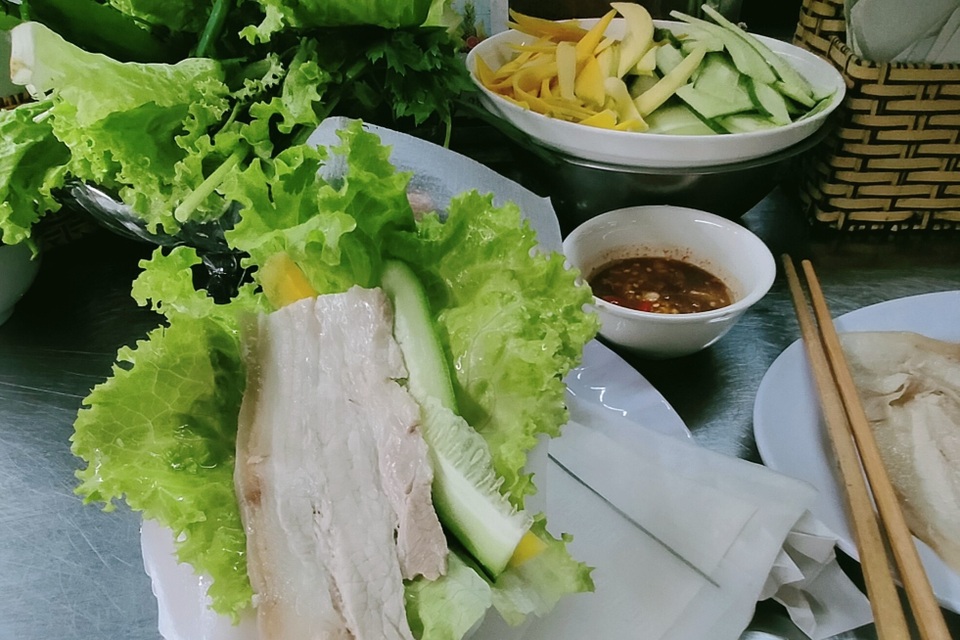 Ghé xứ Đà thành, nhớ thương mãi món bánh tráng cuốn thịt heo - 3 Ghé xứ Đà thành, nhớ thương mãi món bánh tráng cuốn thịt heo - 3