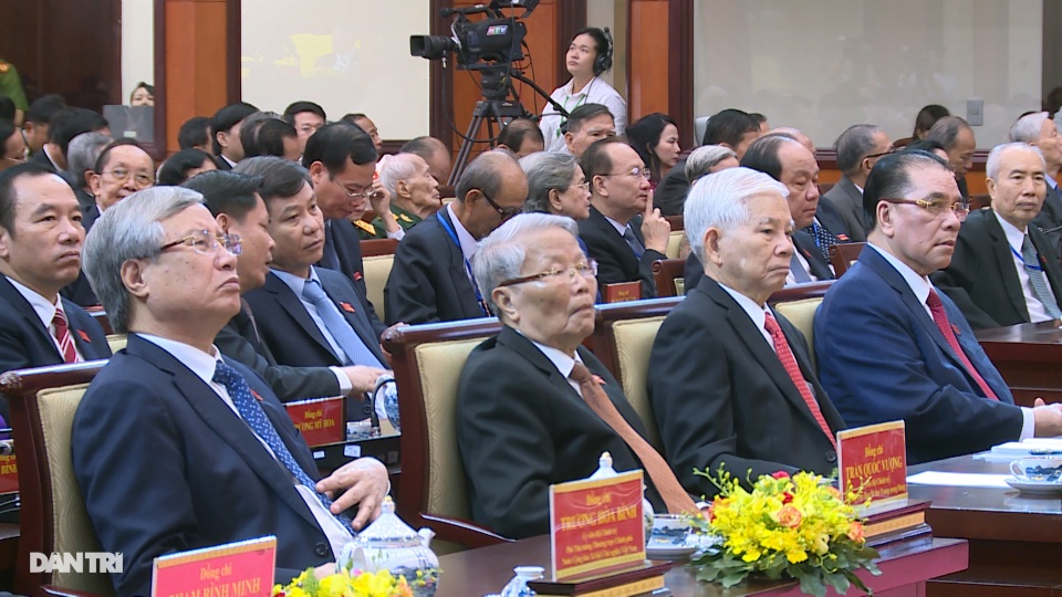 Thủ tướng tham quan triển lãm thành tựu kinh tế - xã hội của TPHCM - 2 Thủ tướng tham quan triển lãm thành tựu kinh tế - xã hội của TPHCM - 2